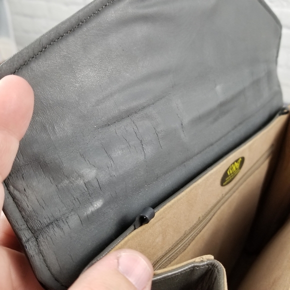 CORET | vintage flap close clutch purse - Picture 9 of 10